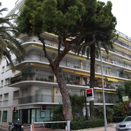 Santa Maria - Giotto - Face Proche Commerces Et Plages Mae-9734 Menton
